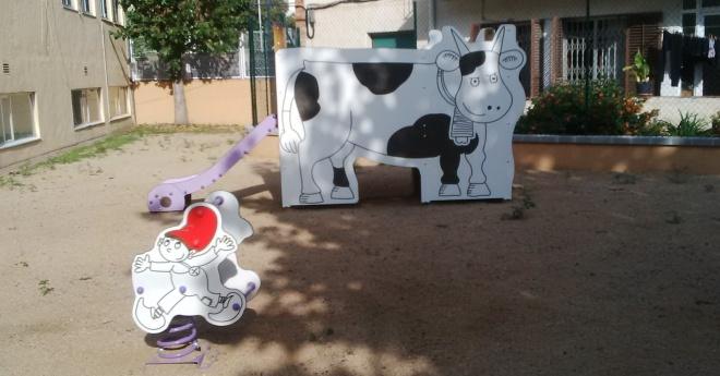 Els dibuixos de Pilarín Bayés ambienten el nou pati de l’Esteve Carles