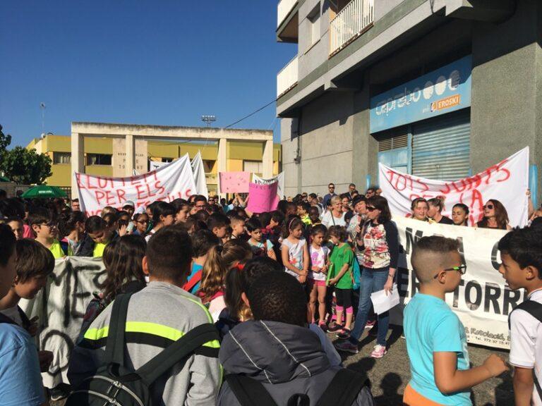 300 persones protesten al Pere Torrent per exigir més recursos i ser centre de màxima complexitat