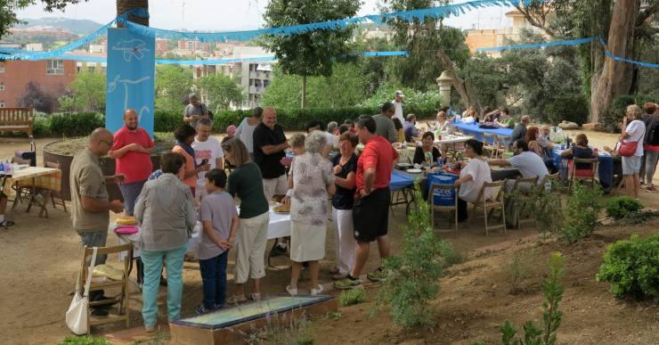 Vermut solidari al Jardí de la Pau en benefici a la plataforma Stop Mare Mortum