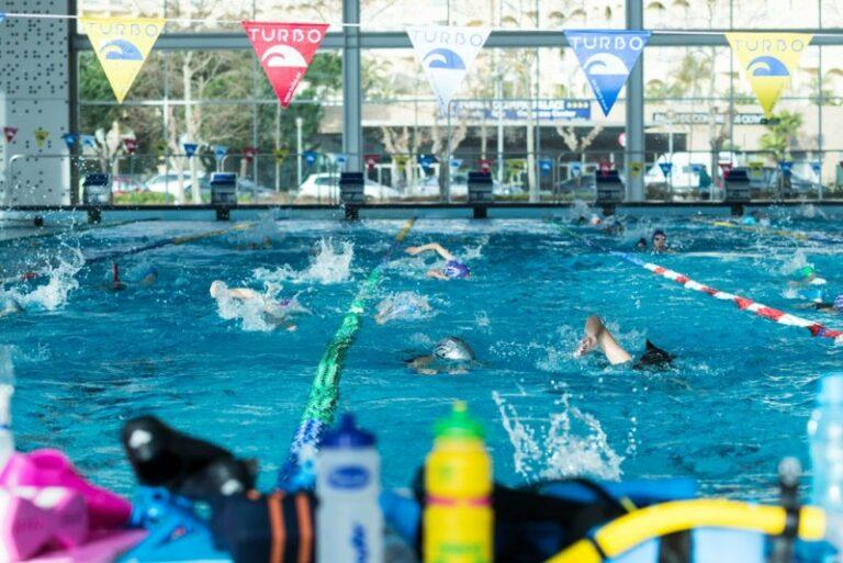La piscina regala un mes i la matrícula a les que persones que s’hi apuntin aquest gener