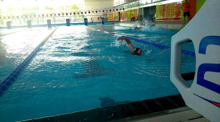 La piscina municipal arriba als 2.500 socis quan la previsió era aconseguir-ne 2.200 a finals del 2018
