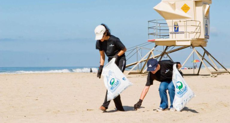 Com netejar de residus de la sorra i el mar de Fenals, seguint el protocol #PlatjaNeta