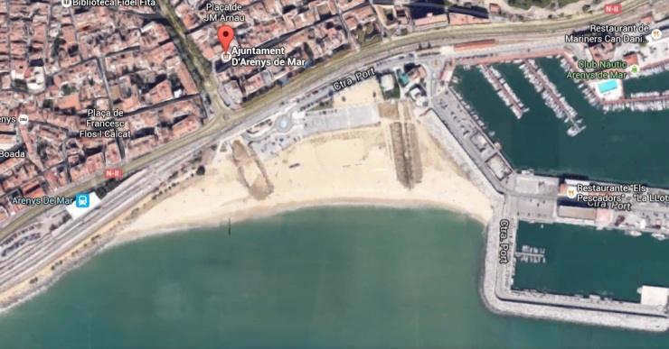 Arenys denuncia que s’organitzessin festes a la seva platja amb turistes de Lloret