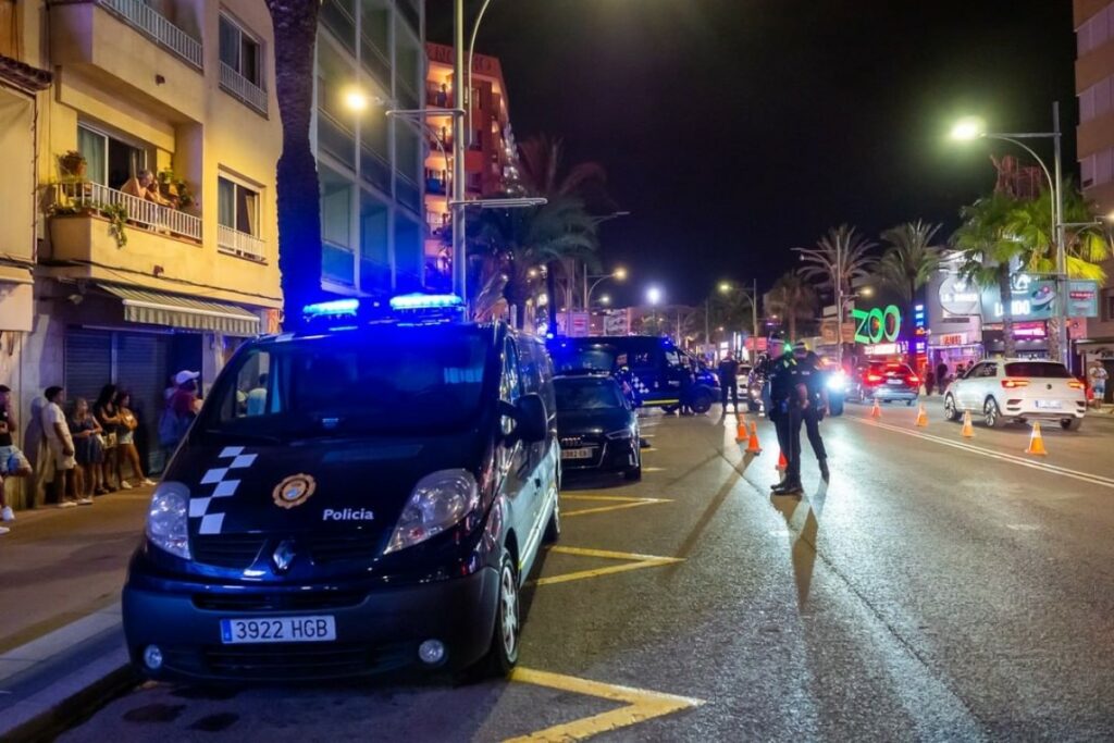 La Policia Local, aquest estiu a la riera (Ajuntament de Lloret de Mar)