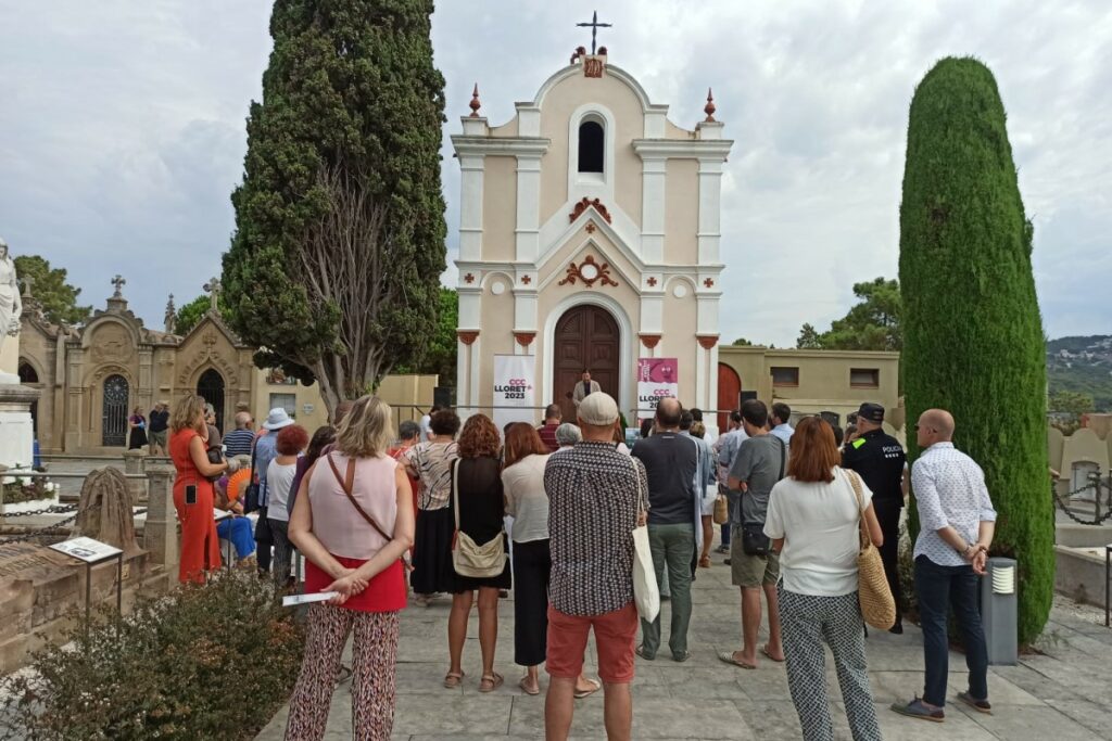 La presentació del logotip s'ha fet al cementiri modernista de Lloret