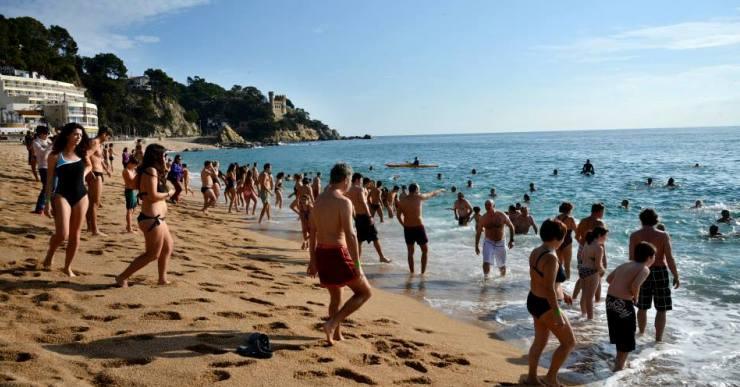 El Primer Bany de l’Any celebra la 22ena edició aquest diumenge