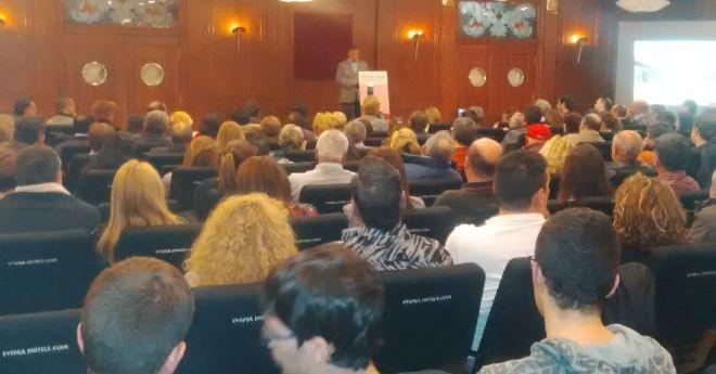 200 persones assisteixen a l’acte de presentació del projecte d’Antonio Lorente
