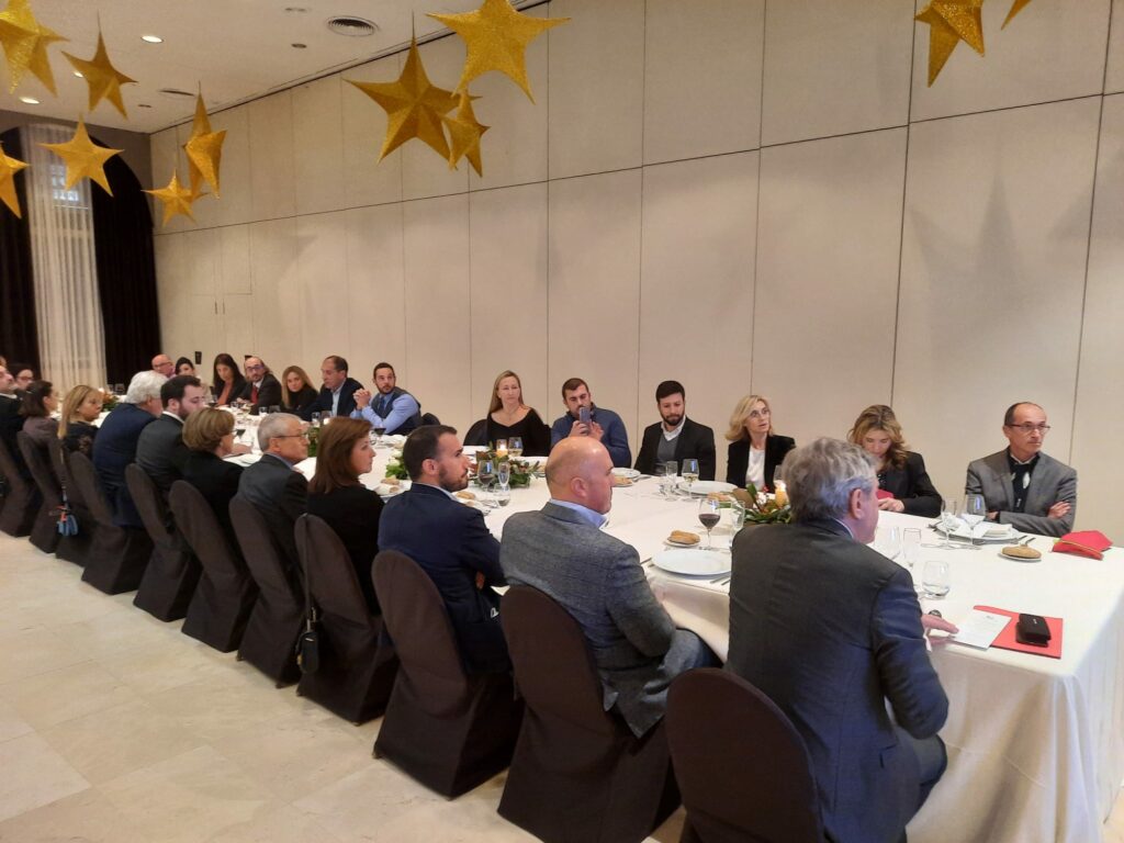 El públic assistent al sopar del club d'Economia de Lloret, ahir al vespre.