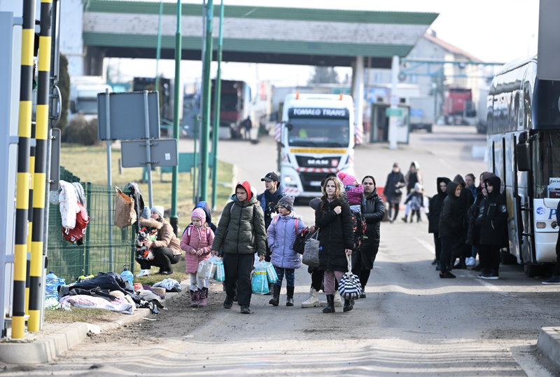 Refugiats ucraïnesos arribant a Polònia (EFE)