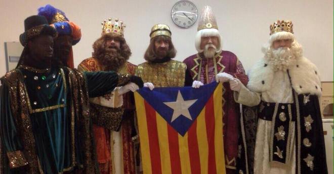 Polèmica per una fotografia dels protagonistes de la cavalcada amb l’estelada