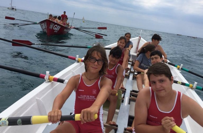 Un dels cadets del club de rem Santa Cristina guanya la regata de Mataró