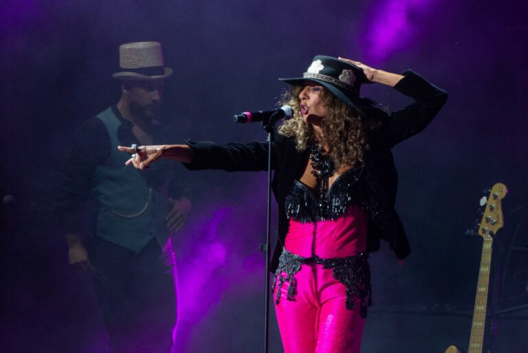 Rosario Flores de concert (El Mundo)