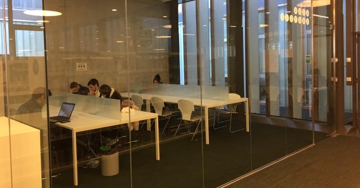 La biblioteca obrirà les nits des d’aquest dilluns fins al 3 de febrer