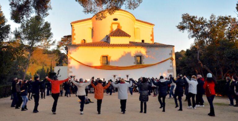 L’Obreria de Santa Cristina proposa rebre el 2019 ballant sardanes a la plaça del Pi