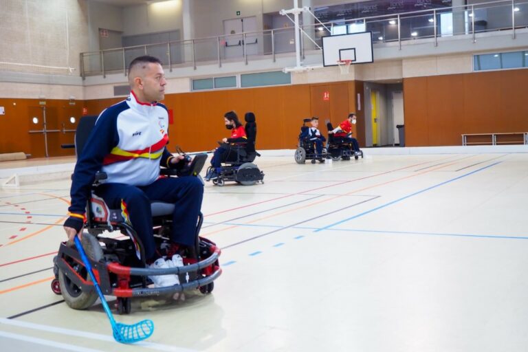 Un dels jugadors a l'entrenament de la Selecció Espanyola d'hoquei adaptat