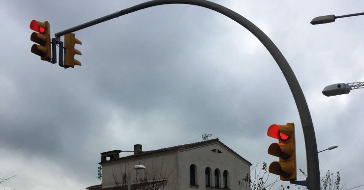 Entra en funcionament un semàfor a la cruïlla entre l’avinguda Vila de Tossa i l’avinguda Lloret de Dalt