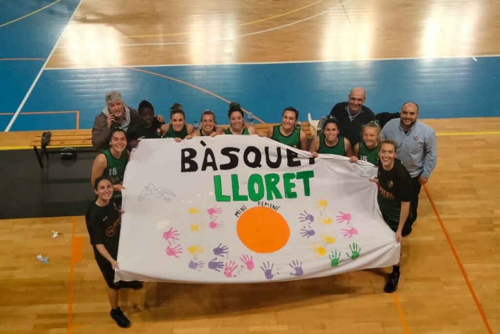 El sènior femení, després del partit (Bàsquet Lloret)