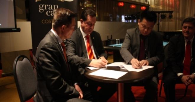 Lloret signa un conveni amb la principal agència de viatges estatal de la Xina