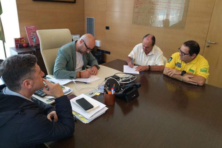 signatura del conveni entre Ajuntament i ADF