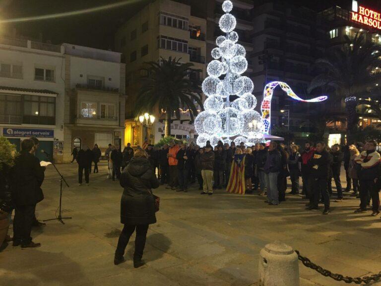 Una 80a de persones donen suport a Carme Forcadell a Lloret