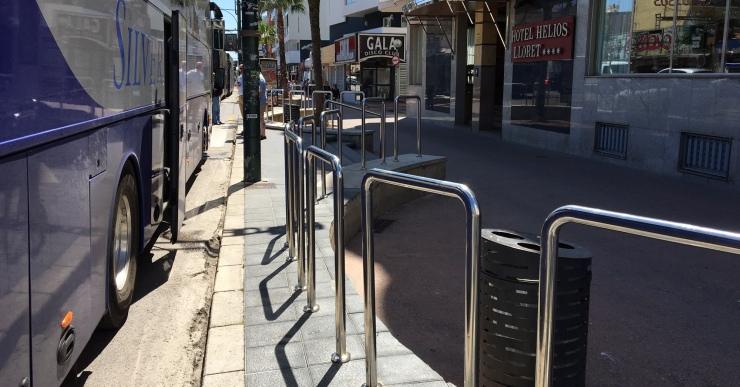 Noves tanques a l’avinguda Just Marlés per evitar caigudes sobretot de la gent gran