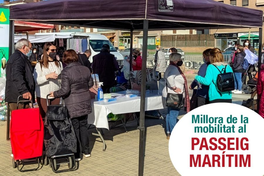 La parada sobre el procés de votació del passeig, avui al Mercat del Rieral.