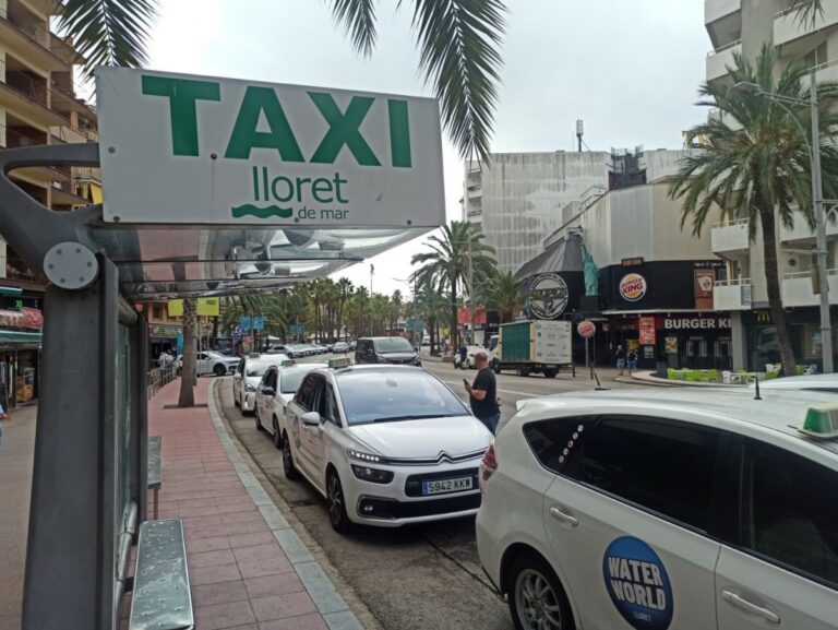 La parada de taxis de l'avinguda Just Marlès