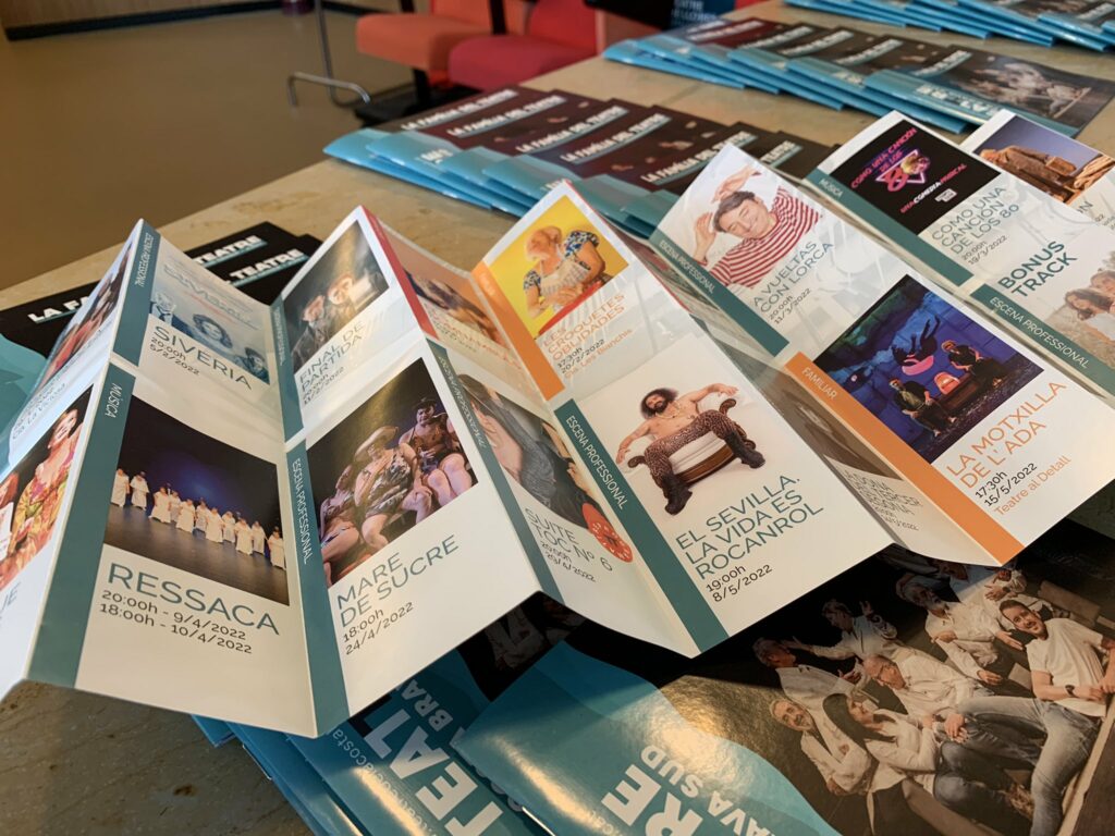 Llibret de la temporada 2022 del Teatre de Lloret.