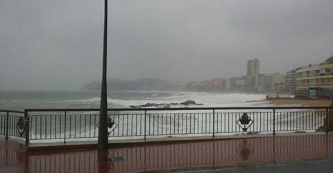 El temporal obligar a tancar els accessos a la platja gran, per motius de seguretat