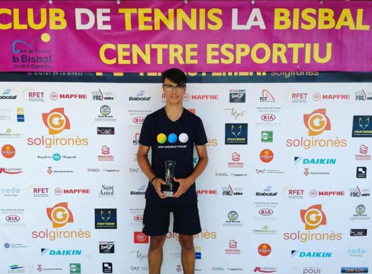 Martí Sais (Club Tennis Lloret), campió de la categoria cadet en la competició a La Bisbal