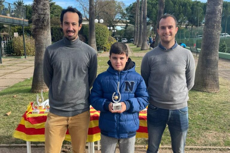 El campió Isaac Martinez, al centre de la imatge.