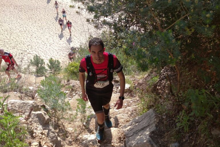 Un dels participants de la cursa (Trail Selva Marítima)