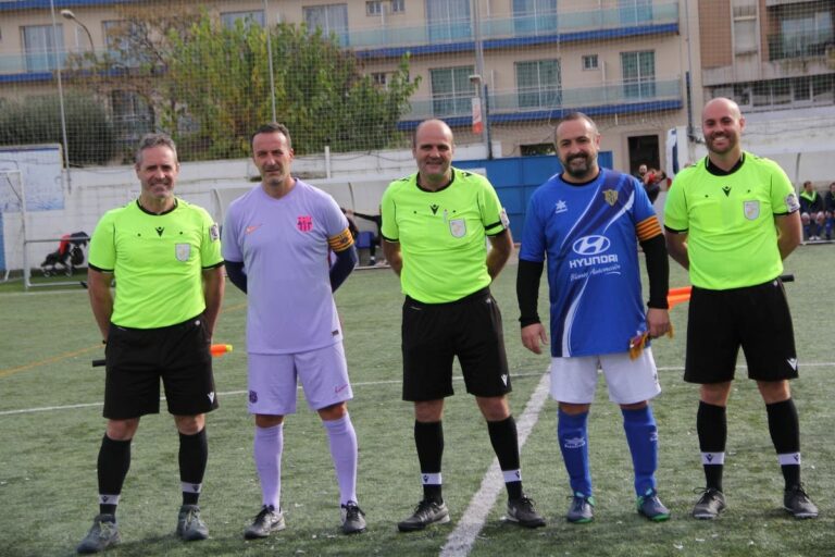 Capitans de l'Agrupació de veterans del Barça i dels veterans del Club Futbol Lloret (Antonio Díez)