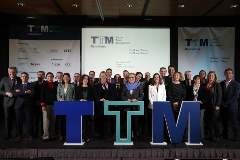 Foto de família del primer TTM (Fundació Climent Guitart)