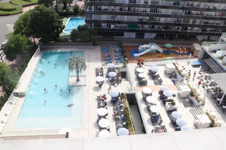 Clients a l'hotel L'Azure de Lloret