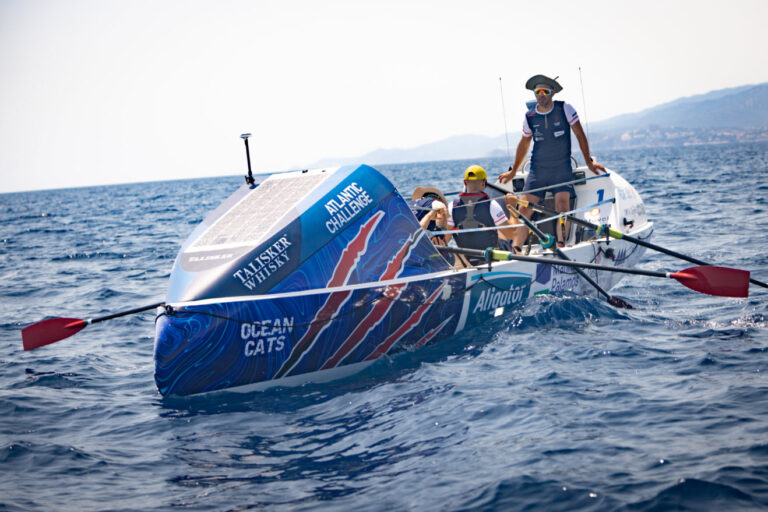 una embarcacio participant de la regata