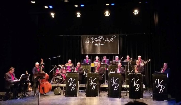 La VBella Banda actua a Lloret amb un repertori basat en el swing, jazz i versions més modernes