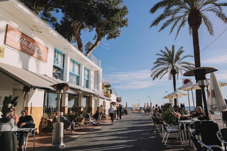 Una de les terrasses del passeig de Sa Caleta (Velamar)