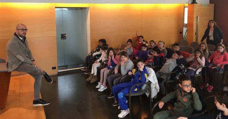 Els 365 alumnes de Tercer de primària visiten l’Ajuntament entre febrer i mitjan març