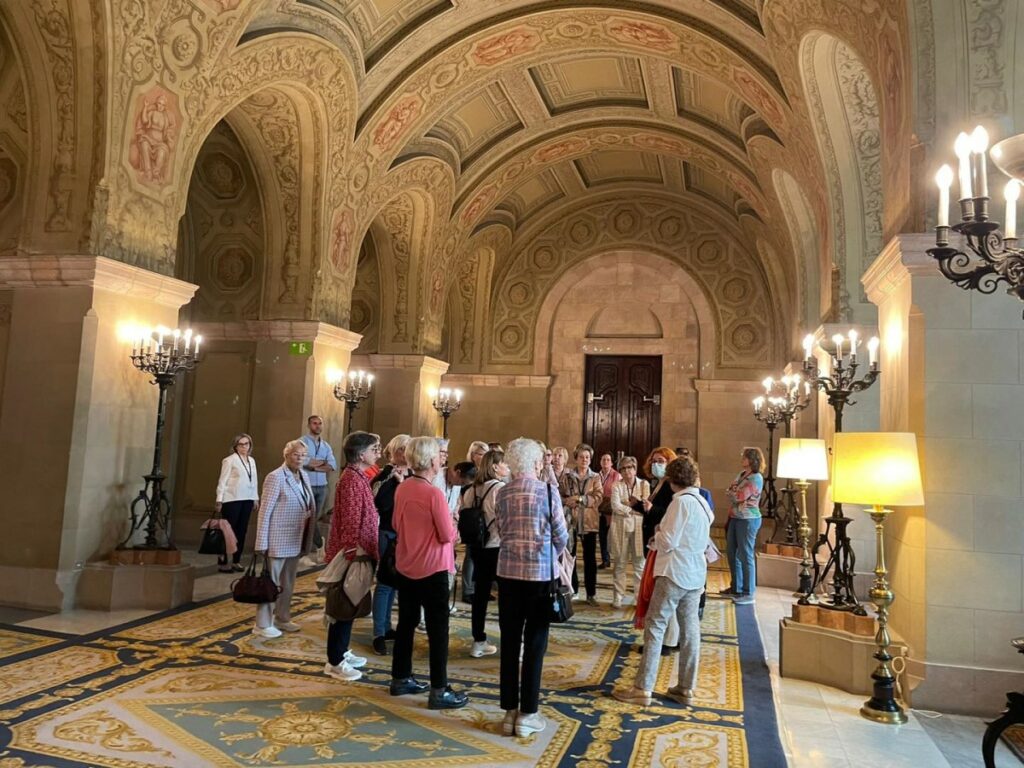 Un moment de la visita al Parlament (Secció local de l'Associació Catalunya Contra el Càncer)