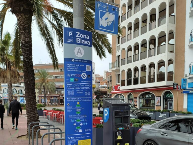 Un post de zona blava, al passeig (Ajuntament de Lloret de Mar)
