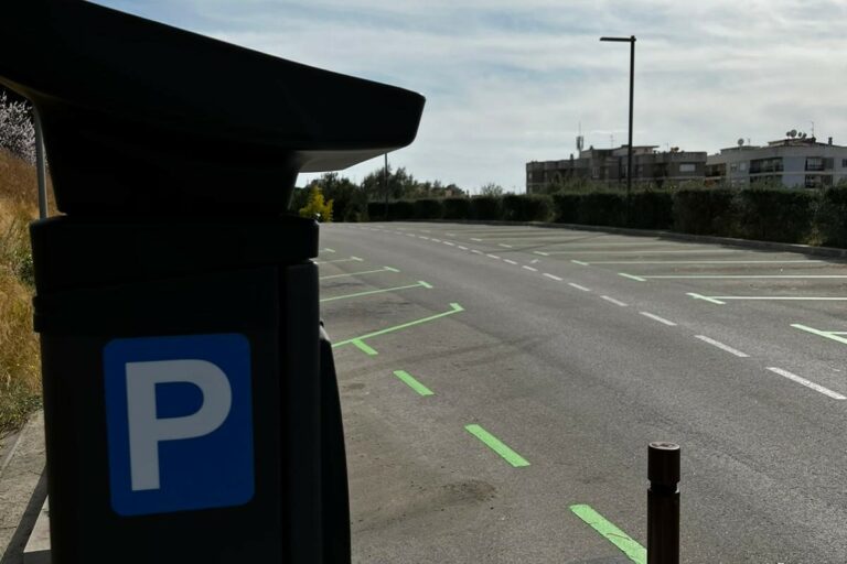 L'aparcament del CAP amb la zona verda pintada (Ajuntament de Lloret de Mar)